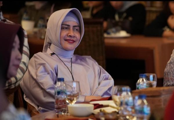 Indira Yusuf Ismail Terus Melejit, Figur Lain Meredup