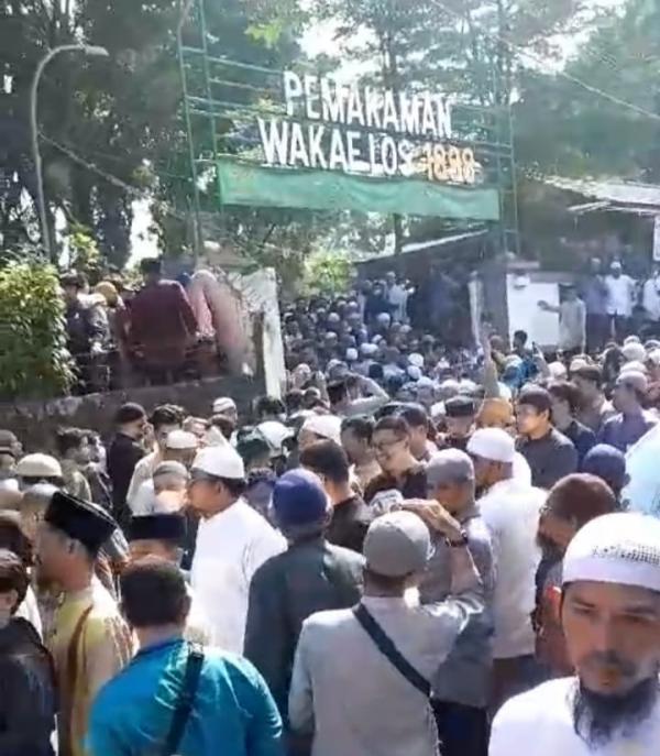 Ribuan Warga Iringi Proses Pemakaman Dai  Ustadz Yazid di Lolongok Kota Bogor