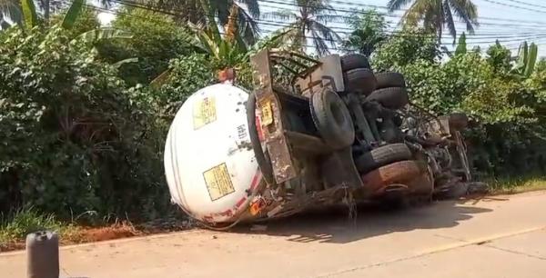 Heboh, ODGJ Bawa Kabur Truk Tronton di PLTU Labuan Pandeglang hingga Terguling