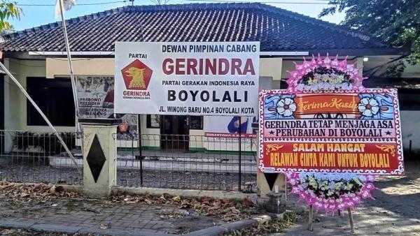 Relawan Cinta Kami untuk Boyolali Kirimkan Karangan Bunga ke Kantor Perwakilan Partai