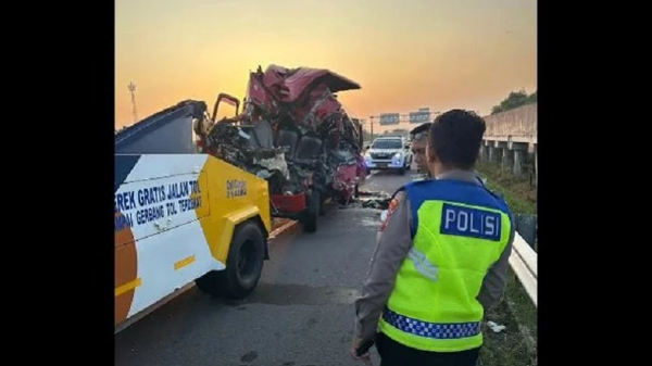 Diduga Sopir Mengantuk Elf Tabrak Truk Tewaskan 6 Orang di Tol Solo-Semarang, Ini Kronologinya