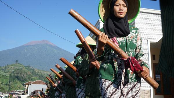 Tradisi Pengambilan Air Tuk Sikopyah, Bangun Kesadaran Lingkungan melalui Festival Gunung Slamet