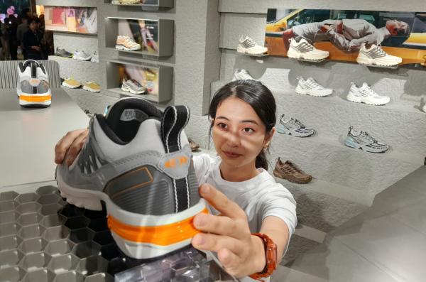 Salomon Buka Mono Brand Store di Surabaya