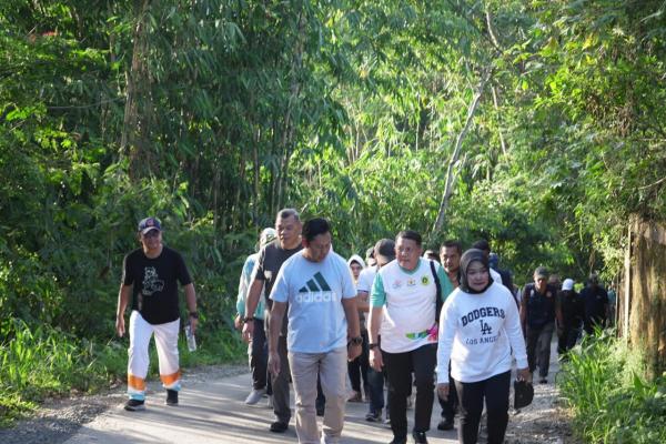 Sambil Tea Walk, Pj Bupati Bogor Asmawa Tosepu Konsolidasi Tinjau Rest Area Puncak dan Gunung Mas