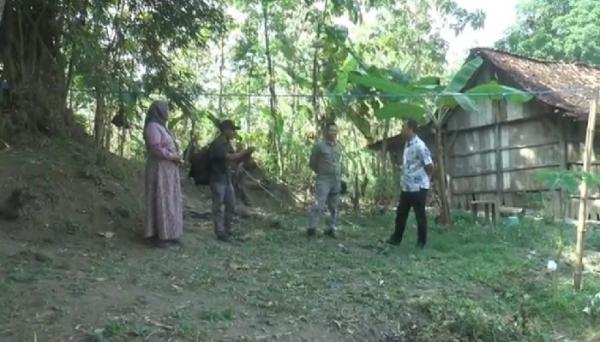 Miris, Tak Miliki Toilet Puluhan Tahun Warga BAB di Tengah Hutan dan Jamban Darurat