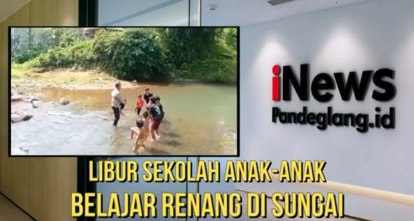 Polisi Ajarkan Anak-Anak SD di Pandeglang Berenang di Sungai Selama Libur Sekolah