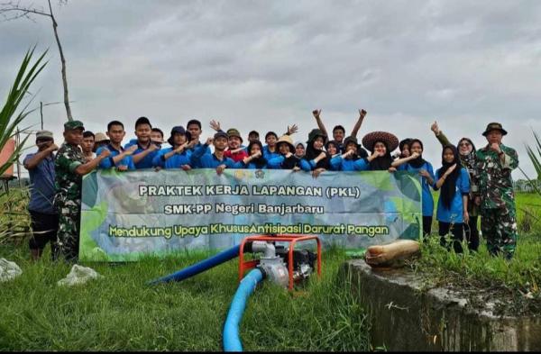 Antisipasi Darurat Pangan, Siswa SMK-PP Negeri Banjarbaru Terjun Langsung ke Lahan Pertanian