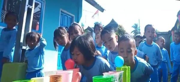 Keseruan dan Tingkah Lucu Murid TK di Lombok Hari Pertama Masuk Sekolah