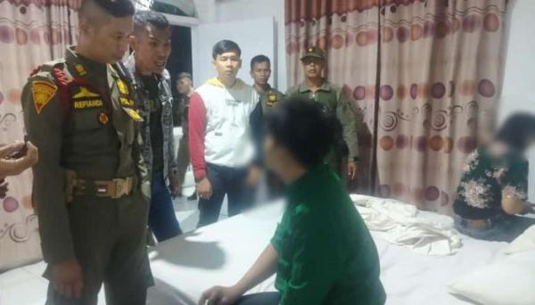 Asyik Ngamar di Hotel, 6 Pasangan Mesum Kaget Digedor Satpol PP