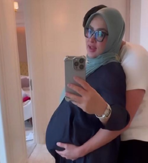 Syahrini Pamer Video Mesra dengan Suami Jelang Lahiran: Enak Banget!