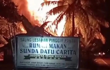 Breaking News, Rumah Makan Sunda Datu Carita Pandeglang Ludes Terbakar Dilahap Sijago Merah