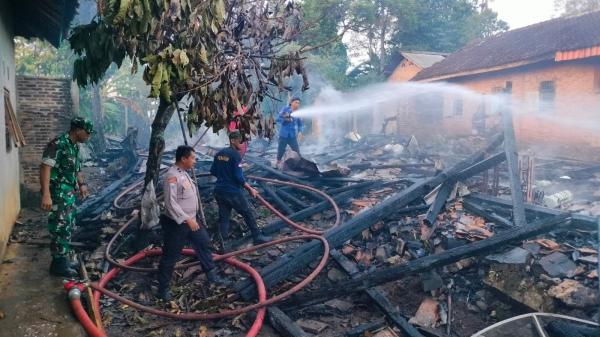 Polisi Pulau Panggung Identifikasi Kebakaran di Dusun Tanjung Begelung