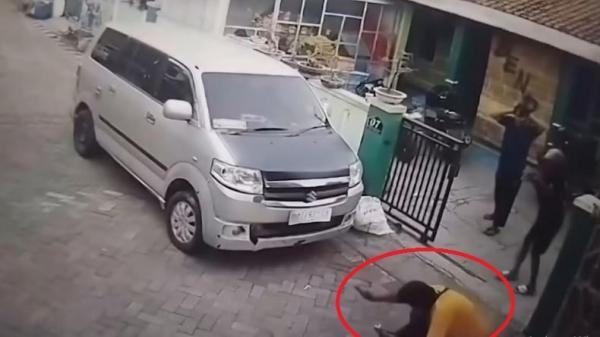 Viral Aksi Koboi Pria Tembak Kucing di Kolong Mobil hingga Mati, Pelaku Ditangkap Polisi