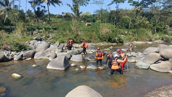 Pencari Ikan Hilang, Tim SAR Gelar Operasi di Sungai Lumeneng Bantarbolang