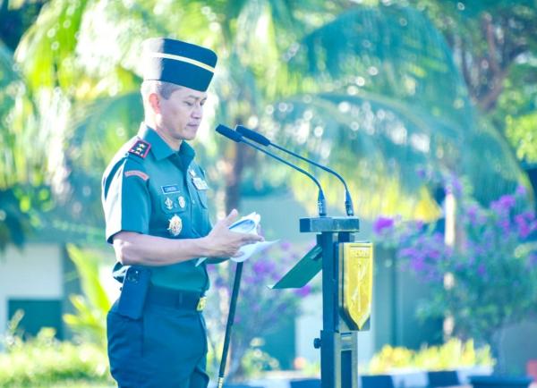 Pangdam XIII/Merdeka Mayjen TNI Candra Wijaya Pimpin Upacara Bendera 17an di Makodam