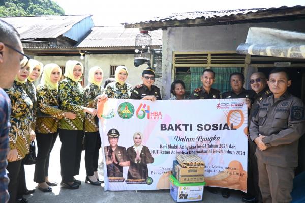 Sambut Hari Bhakti Adhyaksa Ke-64, Kejari Aceh Selatan Salurkan Bantuan