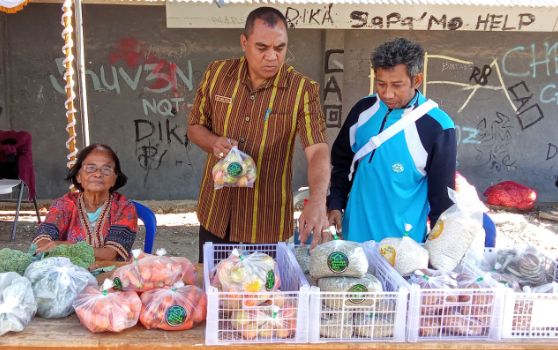 Gelar Pasar Murah, Joaz Umbu Wanda : Kolaborasi Semua Pihak Bantu Kesediaan Pangan bagi Masyarakat