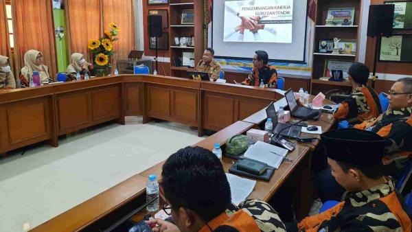 Perkuat Kinerja GTK, SMP Muhammadiyah Program Khusus Kottabarat Gelar Raker dan In House Training