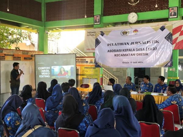 Tingkatkan Kapasitas Aparatur Desa, AKD Kecamatan Gresik Gelar Pelatihan Jurnalistik