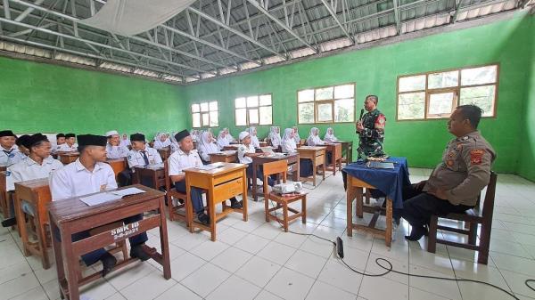 MPLS SMK Islam Bihbul Bantarkalong Tasik, Babinsa dan Bhabinkamtibmas Beri Materi Wawasan Kebangsaan