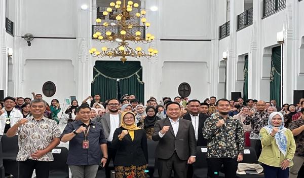 Pemprov Wisuda Ribuan Lulusan Program Jabar Digital Academy 2024