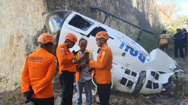 Helikopter Bali Heli Tour Jatuh di Suluban Badung, Kondisi Rusak Parah Patah Terbagi Dua