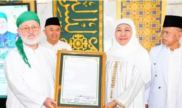 Gagas Kajian Tafsir Al-Qur'an, Khofifah Hadirkan Syeikh Fadhil di Masjid Al Akbar Surabaya