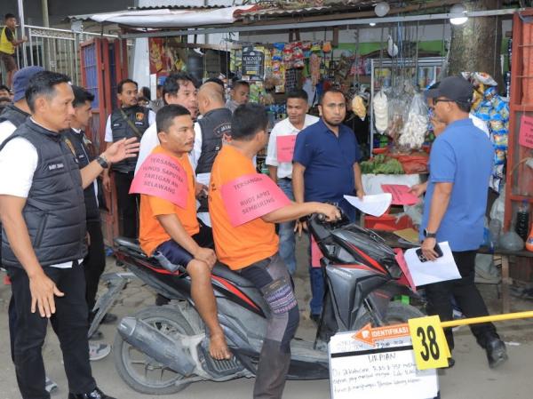 Rekonstruksi 57 Adegan Ungkap Kasus Pembakaran Rumah Wartawan Sempurna Pasaribu di Kabanjahe Karo