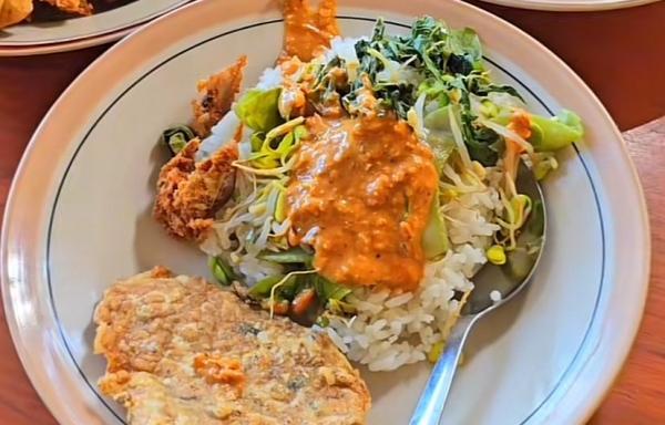 Pecinta Pedas, Ini Rekomendasi Nasi Pecel di Ponorogo yang Bikin Lidah Terbakar