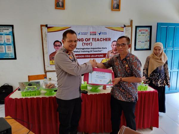 Kapolsubsektor Luyo Hadiri Workshop Training Of Teacher 2024 di SD Negeri Lelupang
