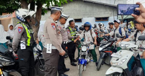 Operasi Patuh Semeru 2024 di Jombang, Polisi Sasar Sekolah dan Penitipan Motor Pelajar
