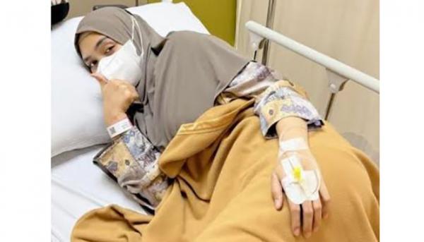 Diduga Keracunan Makanan, Ria Ricis Dilarikan ke Rumah Sakit