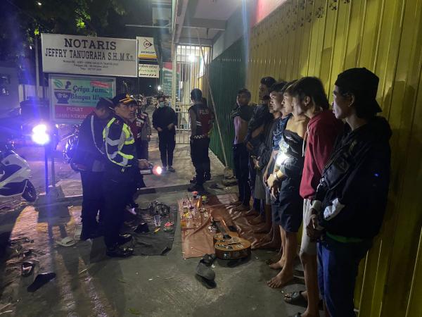 Tiga Warung Angkringan di Jombang Dirazia Polisi, 18 Remaja Mabuk Ditangkap