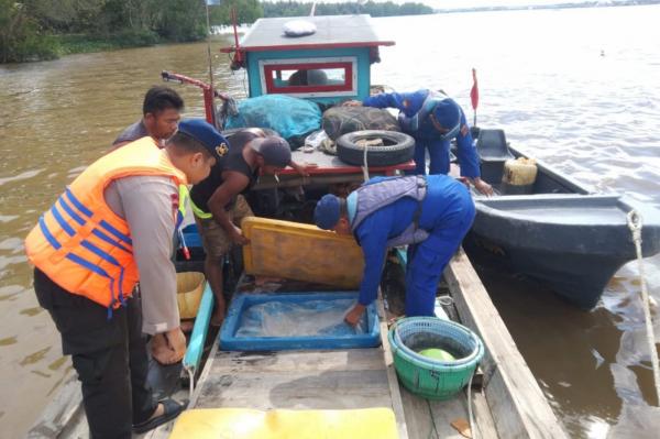 Cegah Barang Ilegal, Polisi Periksa Kapal Tanpa Nama di Perairan Tanjungbalai