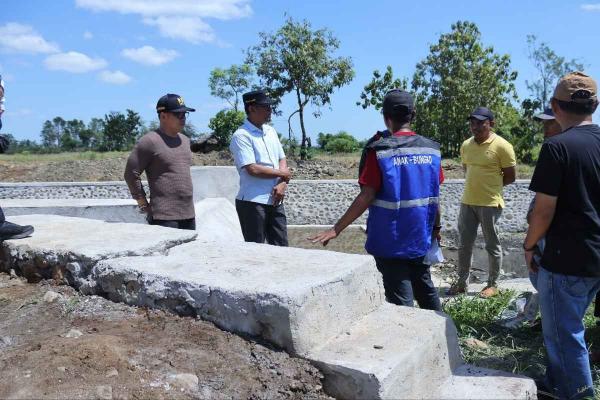 Sidak Bendungan Lembangloe yang Retak, Pj Bupati: Kerja Fisik Terlalu Terburu-buru