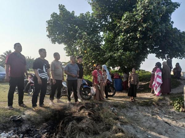 Polisi Himbau Nelayan untuk Tidak Mengambil Barang dari KMP Glory Indah Surabaya yang Karam