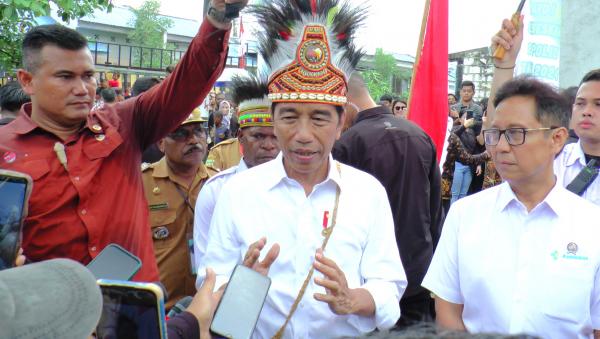 Presiden RI Jokowi Tinjau Pelaksanaan PIN Polio di Posyandu Rajawali 3