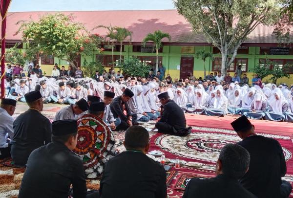 Pelestarian Budaya Gayo, MAN 1 Aceh Tengah Adakan Prosesi Adat 