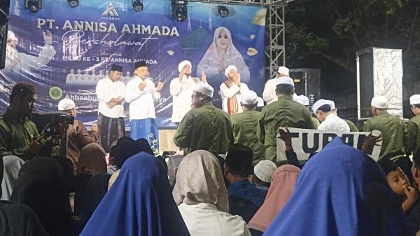 Milad ke 3, Travel Umrah di Jombang Gelar Sholawat Bersama Ratusan Jemaah