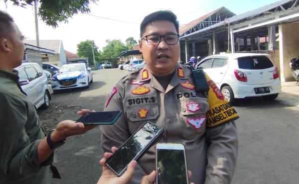 Polisi Jaga 24 Jam Penutupan Jalan Nasional Kuningan-Majalengka, Atur Lalin ke Jalur Alternatif