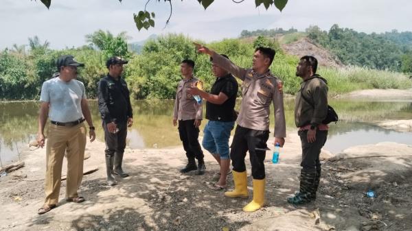 Parah, OTK Cemarkan Lingkungan dengan Meracuni Ikan di Sungai Kawasan Bireuen Aceh