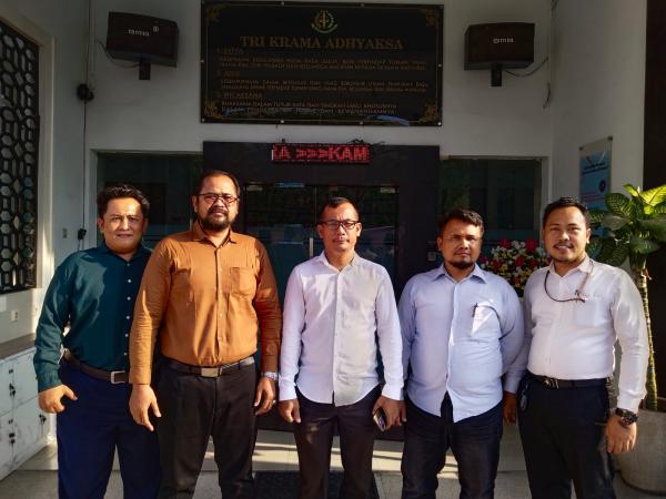 Tanyakan Perkembangan Kasus Dana Banpol, Kuasa Hukum PSI Surabaya Datangi Kejari Tanjung Perak