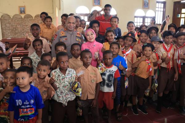 Wujudkan Anak Papua Jadi Generasi Emas Tahun 2045, Ini Pesan Irjen Fakhiri Diperingatan HAN ke-40