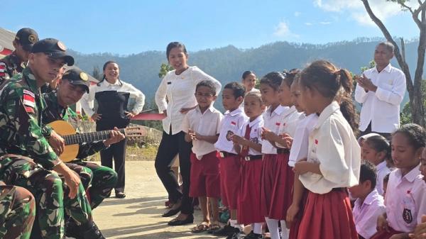 Serunya Momen Hari Anak di Perbatasan RI RDTL Bersama Personel TNI Naga Karimata