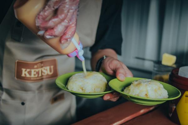 Kuliner Legendaris Ketan Susu Hadir di Kota Sungailiat, Harga Mulai Rp11 Ribu