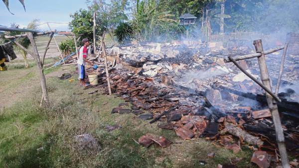 Ditinggal Kerja, Satu Rumah Kayu di Cidaun Ludes Terbakar