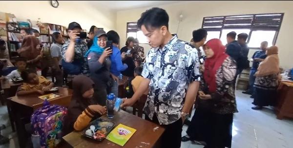 Uji Coba Makan Siang Gratis, Gibran Minta Masukan Berbagai Kalangan