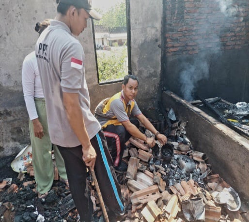 Ditinggal ke Ladang, Rumah dan Uang Rp20 Juta Milik Warga Tanggungharjo Grobogan Ludes Terbakar
