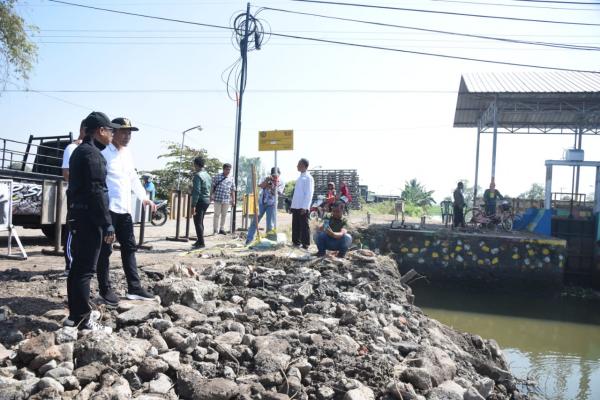 Plt Bupati Subandi Pantau Langsung Pembangunan Jembatan Kedungpeluk