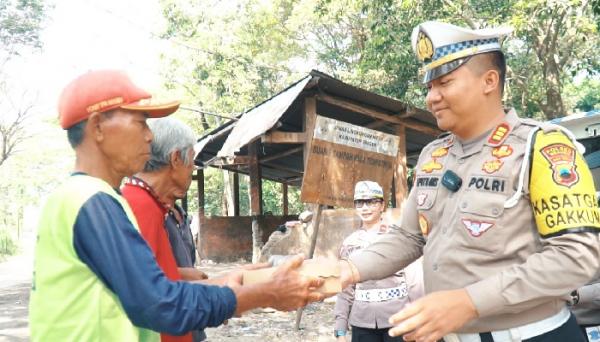 Sat Lantas Polres Sragen Menggelar Baksos dalam Rangka Mendukung Operasi Patuh Candi 2024